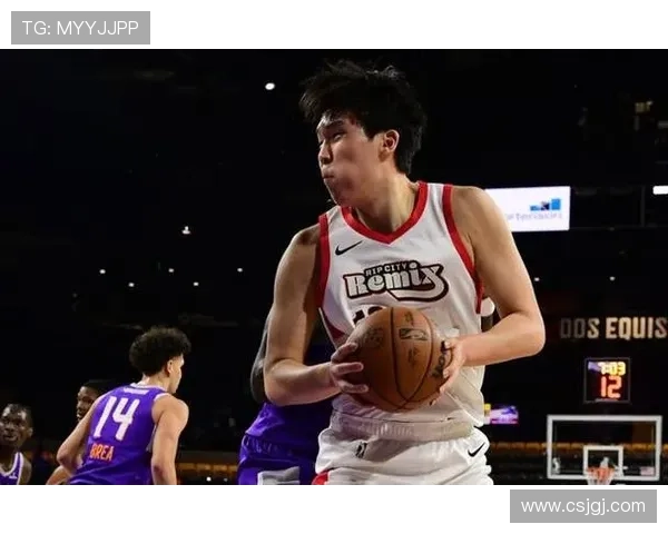 杨瀚森与女友首次同框合影凯尔登赛后甜蜜瞬间引发热议